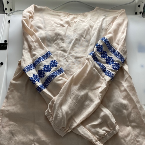 Caren Forbes beige blouse with blue stitching - Picture 4 of 4
